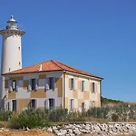 Modern Close To The Beach-beahost דירה