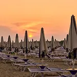 Modern Close To The Beach-beahost * ביביונה
