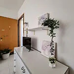 Modern Close To The Beach-beahost דירה *