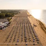 Modern Close To The Beach-beahost דירה *