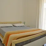 Modern Close To The Beach-beahost Apartmán