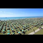 Modern Close To The Beach-beahost شقة بيبيوني
