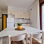 Appartamento Modern Close To The Beach-beahost