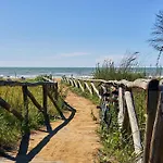 Modern Close To The Beach-beahost Apartmán