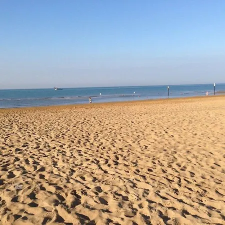 Modern Close To The Beach-beahost