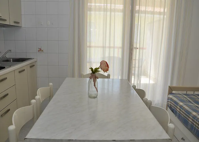 Apartment Modern Close To The Beach-beahost