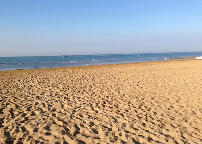 Modern Close To The Beach-beahost